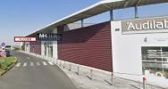 Location Local commercial Vendome  931 m2