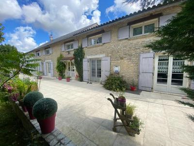 Vente Maison 8 pices CIVRAY 86400