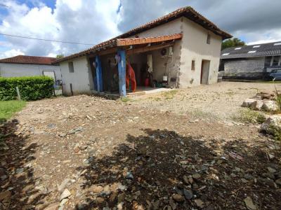 Vente Maison 8 pices LESTERPS 16420