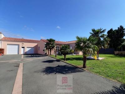 Vente Maison 9 pices VALLEE 17250