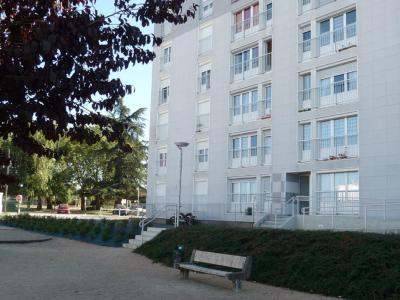 Location Appartement 4 pices COMMENTRY 03600