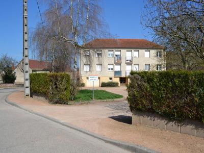 Location Appartement 4 pices SAINT-BONNET-TRONCAIS 03360