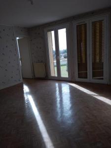 Location Appartement 41 pices SAINT-JULIEN-LES-VILLAS 10800