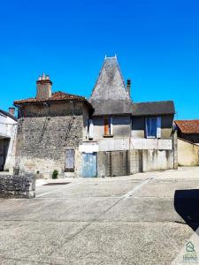 Vente Maison 8 pices USSON-DU-POITOU 86350