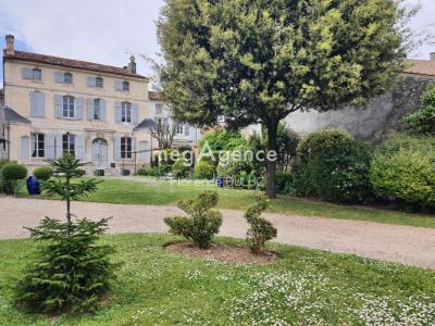 Vente Maison 11 pices SAINT-JEAN-D'ANGELY 17400