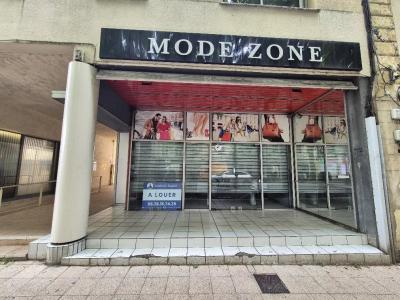 Location Local commercial AUCH 32000