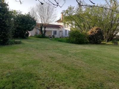Vente Maison 9 pi�ces SAINT-AIGULIN 17360