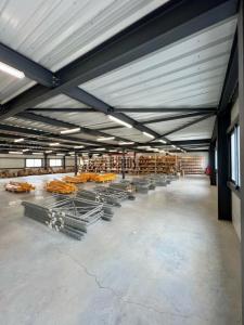 Location Commerce GARDE 83130