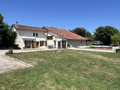 Vente Maison 4 pices CIVRAY 86400