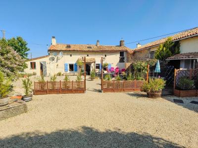Vente Maison 9 pices LEZAY 79120