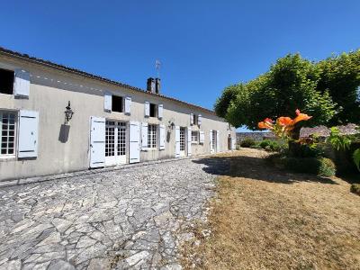 Vente Maison 5 pices SAINT-HILAIRE-DE-VILLEFRANCHE 17770