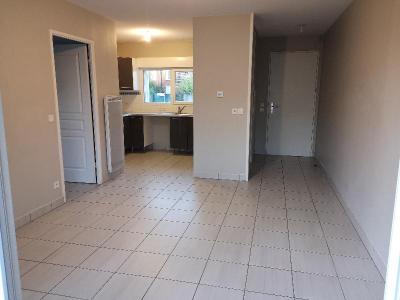 Location Appartement 2 pices SAINT-JEAN-D'ILLAC 33127