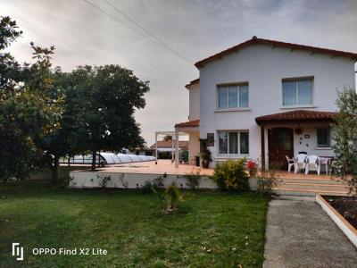 Vente Maison 12 pices SAINT-JEAN-D'ANGELY 17400