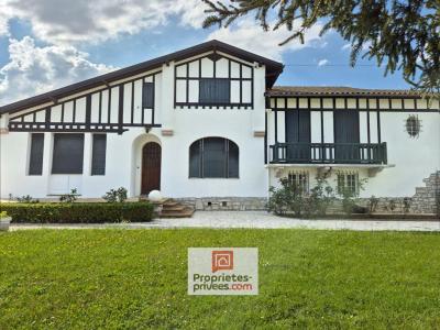 Vente Maison 8 pices PUYOO 64270