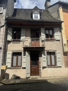 Vente Maison 2 pi�ces VIC-SUR-CERE 15800
