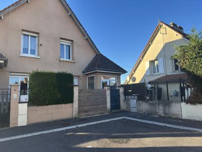 Vente Maison 4 pi�ces CHAMBON-FEUGEROLLES 42500