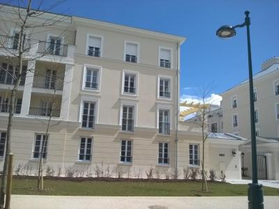 Location Parking SERRIS 77700