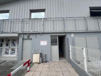 Location Local commercial LAMENTIN 97232