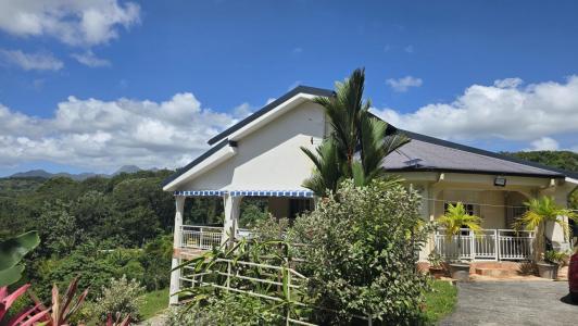 Vente Maison 8 pi�ces LAMENTIN 97232