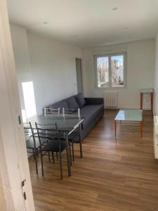 Location Appartement 2 pi�ces CHAMPAGNE-AU-MONT-D'OR 69410