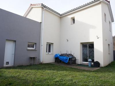 Vente Maison 5 pi�ces CHAMBON-FEUGEROLLES 42500