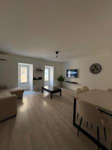 Location Appartement 3 pi�ces ENTRAIGUES-SUR-LA-SORGUE 84320