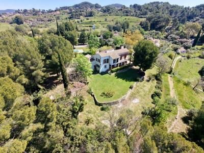 Vente Maison 7 pi�ces CASTELLET 83330