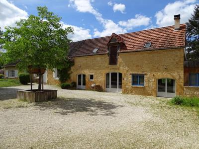 Vente Maison 8 pi�ces SAINT-GENIES 24590