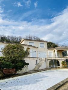 Vente Maison 7 pi�ces VIVIERS 07220