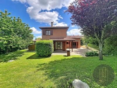 Vente Maison 5 pi�ces LIMAS 69400
