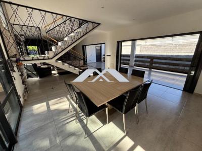 Vente Maison 8 pi�ces SAINT-PIERRE 97410