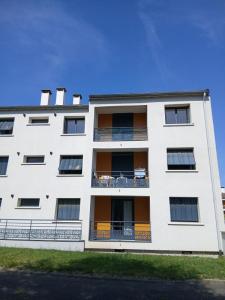 Location Appartement 4 pi�ces CHAZELLES-SUR-LYON 42140
