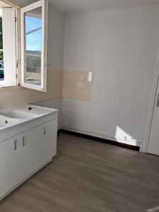 Location Maison 4 pi�ces HOMMES 37340