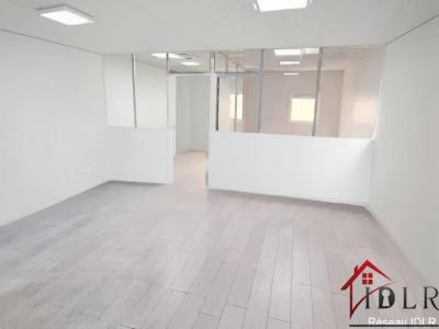 Location Commerce FARLEDE 83210
