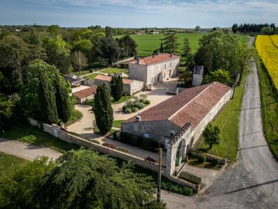 Vente Prestige FONTENAY-LE-COMTE 85200