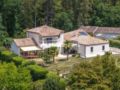 Vente Maison 8 pi�ces CHAMPCEVINEL 24750