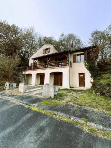 Vente Maison 7 pi�ces CHAMPCEVINEL 24750