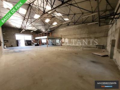 Location Commerce DOMARIN 38300