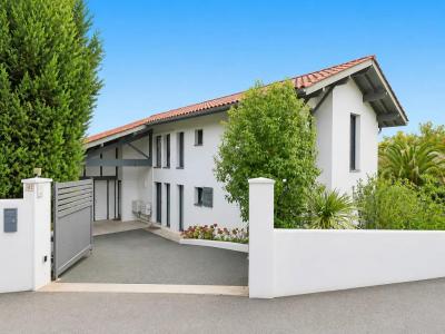 Vente Maison 7 pi�ces BASSUSSARRY 64200