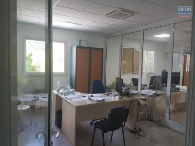 Louer Bureau 25 m2 Saint-pierre