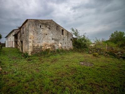 For sale Saint-jean-d'angely Charente maritime (17400) photo 0