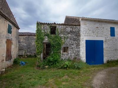 For sale Saint-jean-d'angely Charente maritime (17400) photo 0