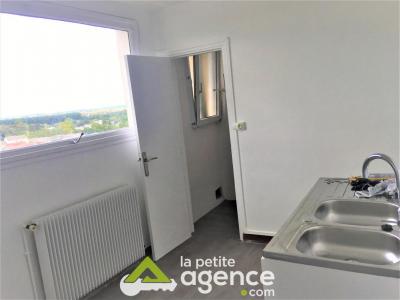 For sale Bourges 4 rooms 75 m2 Cher (18000) photo 3