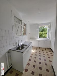 For sale Bourg 7 rooms 189 m2 Gironde (33710) photo 2