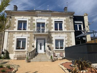 For sale Saint-jean-d'angely ENTRE ST JEAN DANGELY & NIORT 10 rooms 300 m2 Charente maritime (17400) photo 0