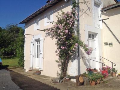 For sale Adjots CHAMPAGNE-MOUTON 4 rooms 73 m2 Charente (16700) photo 1