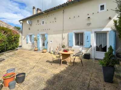 For sale Chef-boutonne 6 rooms 143 m2 Deux sevres (79110) photo 0