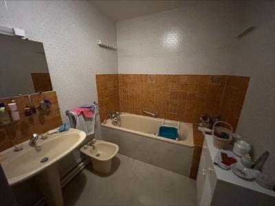 For sale Laval 3 rooms 73 m2 Mayenne (53000) photo 4