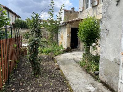 For sale Saint-jean-d'angely ST JEAN D'ANGELY CENTRE 4 rooms 91 m2 Charente maritime (17400) photo 1