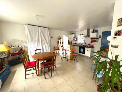 For sale Lucon 3 rooms 60 m2 Vendee (85400) photo 3